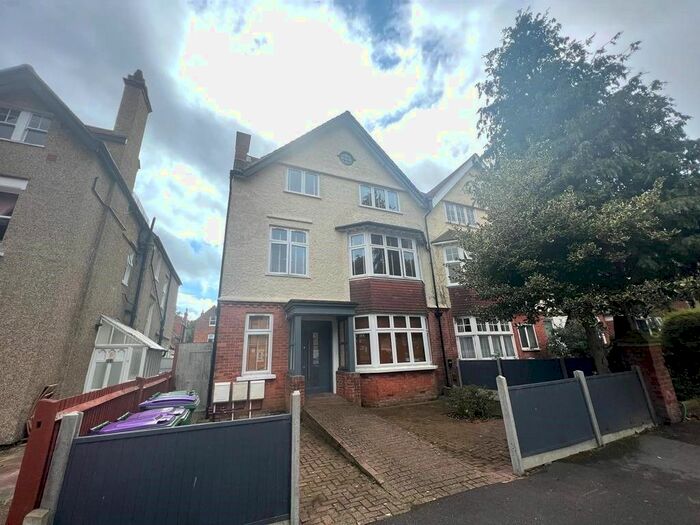 2 Bedroom Flat To Rent In Grimston Gardens, Folkestone, CT20