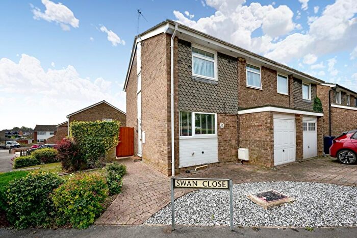 4 Bedroom Semi-Detached House For Sale In Swan Close, St Ives, Huntingdon, PE27