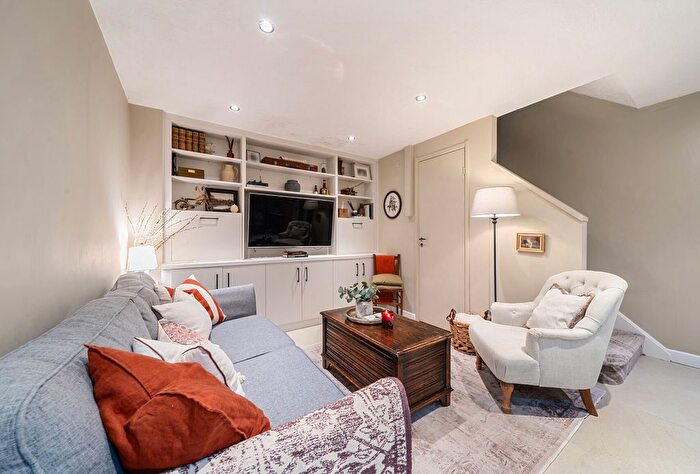 1 Bedroom End Of Terrace House For Sale In Clarence Way, Horley, Surrey, RH6