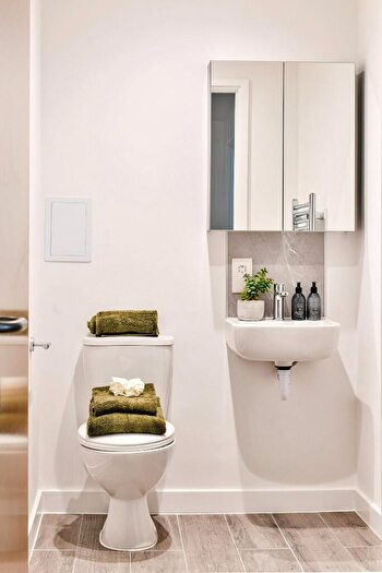 2 Bedroom Apartment To Rent In Pelham Street, BN1