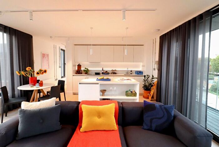 2 Bedroom Apartment To Rent In Thomas Street, Sheffield, S3