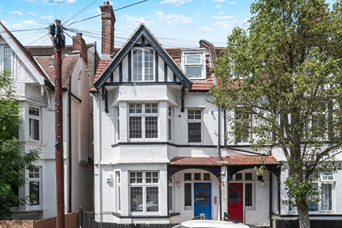 1 Bedroom Flat For Sale In Guilford Avenue, Surbiton, KT5