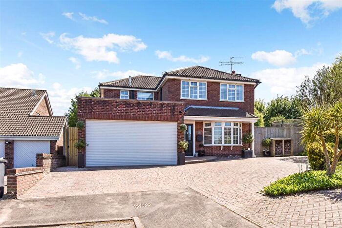 4 Bedroom Detached House For Sale In Mallow Close, Waterlooville, PO7