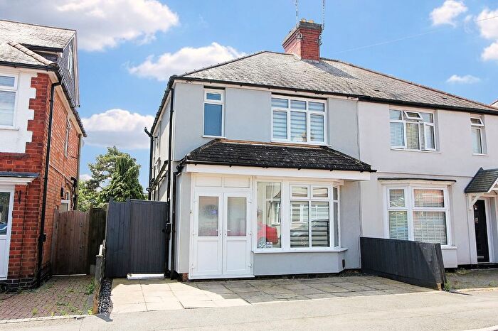 3 Bedroom Semi-Detached House For Sale In Richmond Drive, Glen Parva, LE2