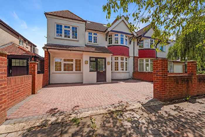 5 Bedroom Semi Detached House For Sale In Woodlands Road, Isleworth, Middlesex, TW7