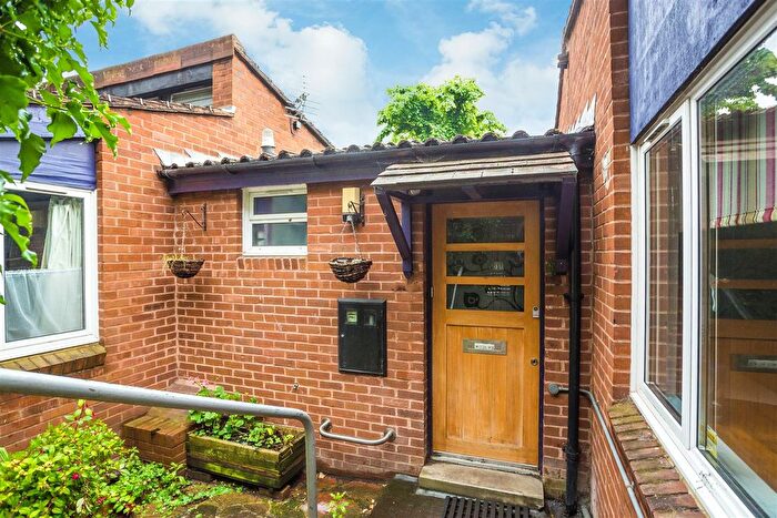 4 Bedroom Property To Rent In Brecknock Road, London, N7