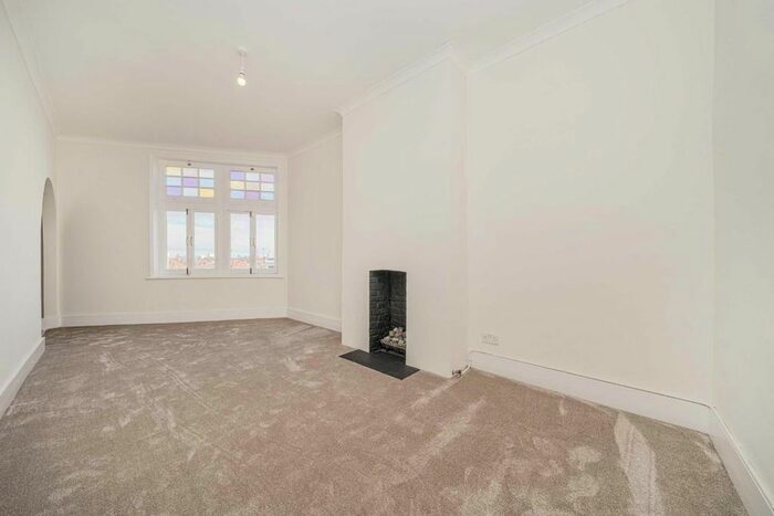 1 Bedroom Flat To Rent In Bedford Hill, London, SW12