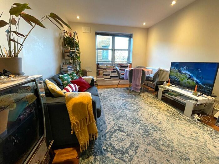 1 Bedroom Flat To Rent In Elizabeth Mews, Kay Street, London, E2