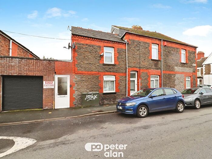 3 Bedroom Flat For Sale In Glenroy Street, Cardiff, CF24