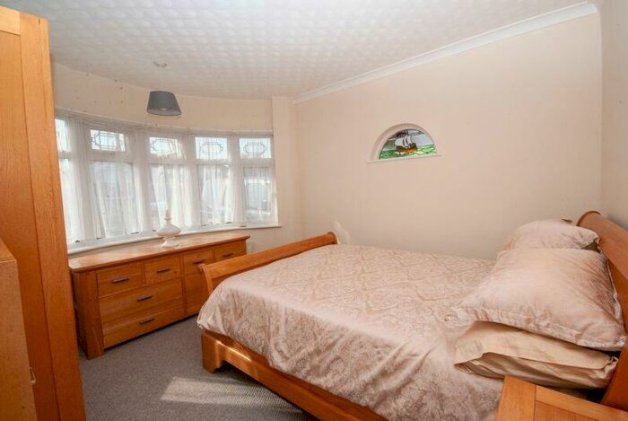 2 Bedroom Semi-Detached Bungalow For Sale In The Ryde, Leigh-On-Sea, SS9