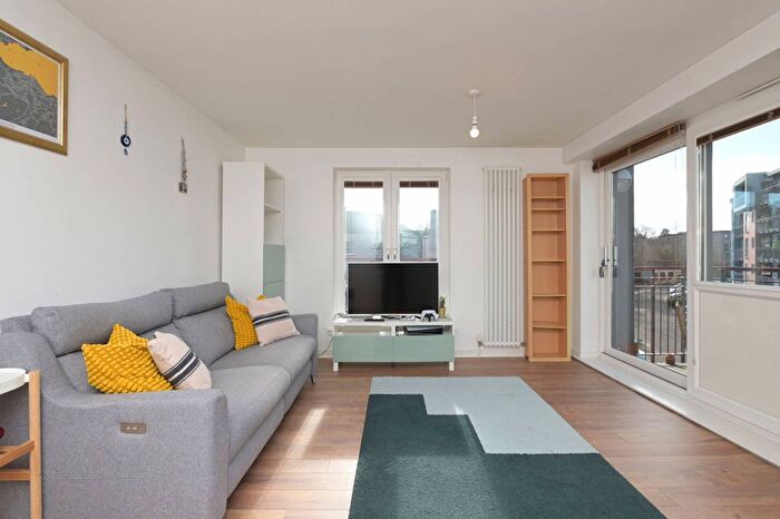 2 Bedroom Flat For Sale In East Pilton Farm Wynd, Edinburgh, EH5