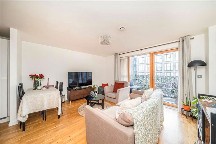 2 Bedroom Flat For Sale In Blackheath Hill, Greenwich, SE10