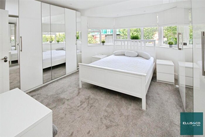 3 Bedroom Apartment To Rent In Golders Green Crescent, Golders Green, NW11