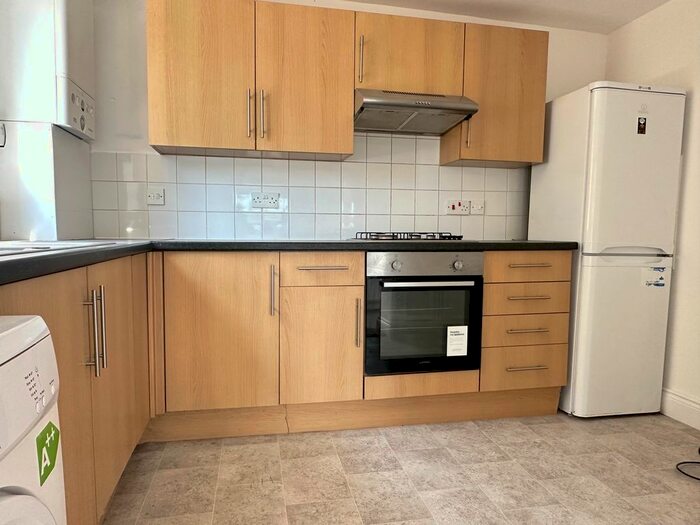 2 Bedroom Flat To Rent In Maple Road, London, SE20