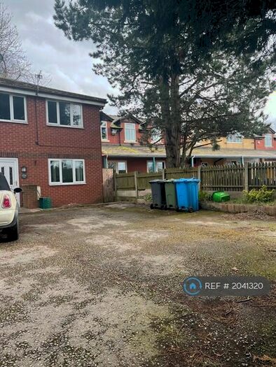 3 Bedroom Semi-Detached House To Rent In Springbank Street, Oldham, OL8