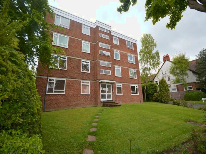 2 Bedroom Flat To Rent In Egmont Road, Sutton, Surrey, SM2