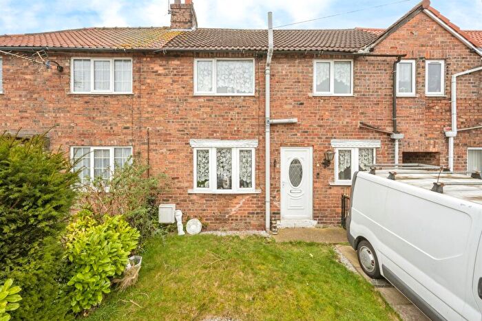 3 Bedroom Terraced House For Sale In Broadway, Dunscroft, Doncaster, DN7