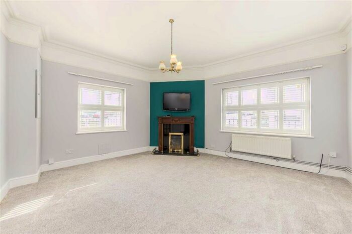 4 Bedroom House To Rent In Bramshot Avenue, Charlton, SE7