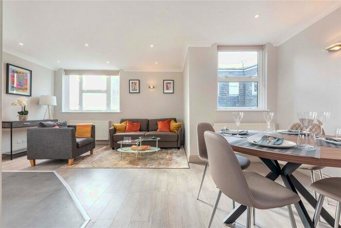 3 Bedroom Flat To Rent In Bickenhall Street, Marylebone, London, W1U