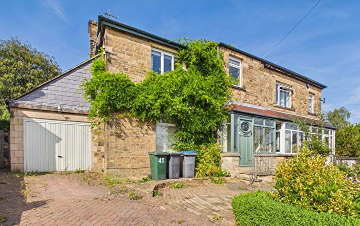 4 Bedroom Semi-Detached House For Sale In Woodlands Grove, Bingley, West Yorkshire, BD16