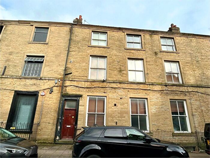 2 Bedroom Apartment To Rent In Lord Street, Halifax, West Yorkshire, HX1