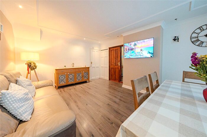 3 Bedroom Bungalow For Sale In Spring Valley Crescent, Leeds, West Yorkshire, LS13