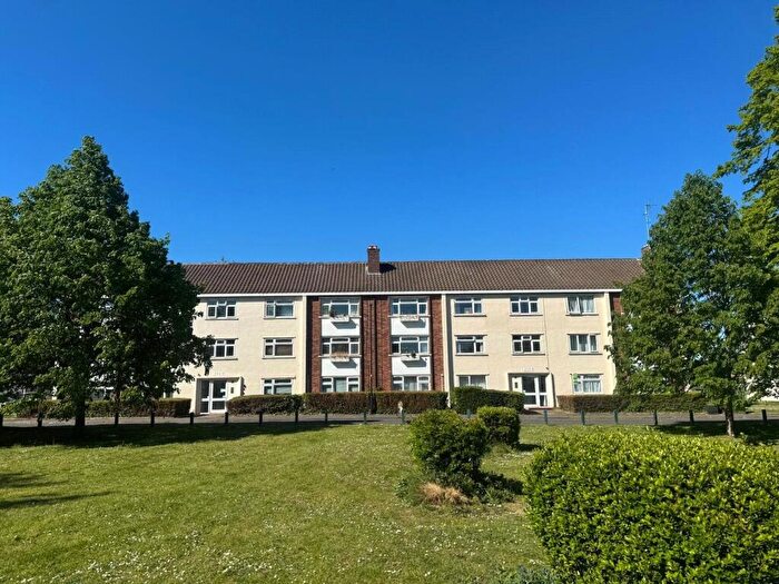 2 Bedroom Apartment For Sale In Rixman Close, Maidenhead, Berkshire, SL6