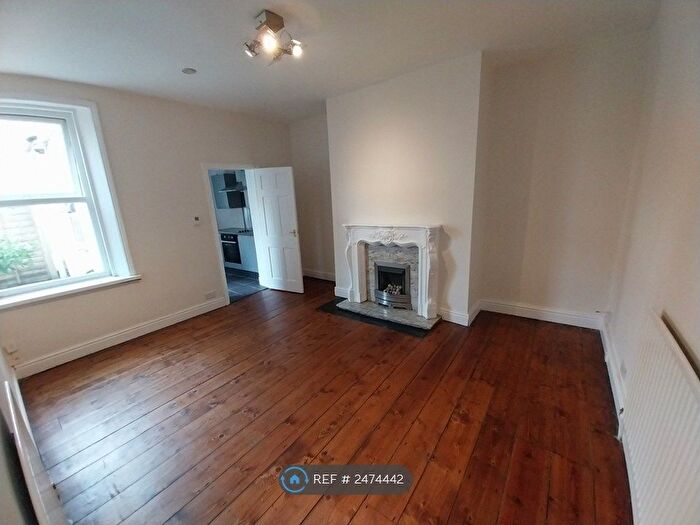 2 Bedroom Flat To Rent In Windsor Avenue, Gateshead, NE8