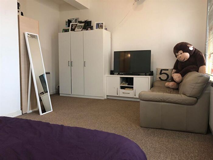 2 Bedroom Apartment To Rent In Vivian Mansions, Vivian Avenue, Hendon, NW4