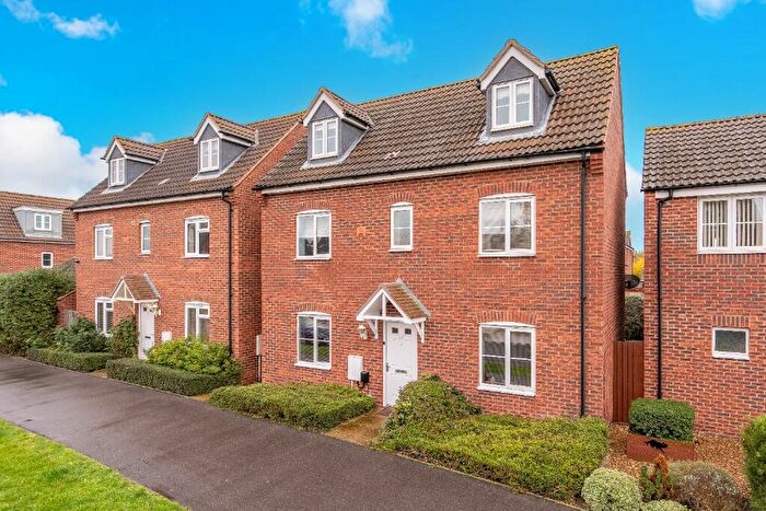4 Bedroom Detached House For Sale In Charter Avenue, Market Deeping, PE6