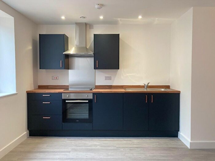 1 Bedroom Flat To Rent In Bingley Road, Bradford, West Yorkshire, BD9