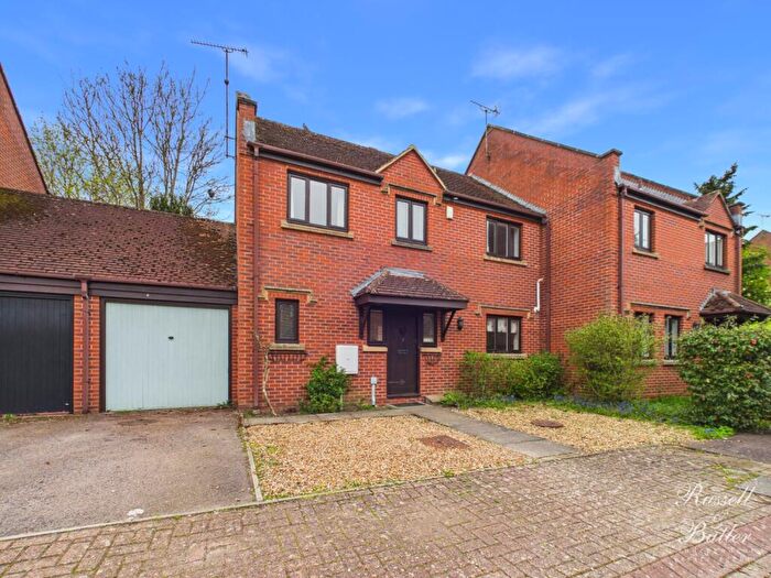 4 Bedroom Semi Detached House For Sale In Fishers Field, Buckingham, Buckinghamshire, MK18