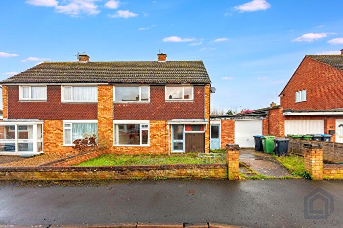 3 Bedroom Semi-Detached House For Sale In Cherry Orchard, Stratford-upon-Avon, CV37