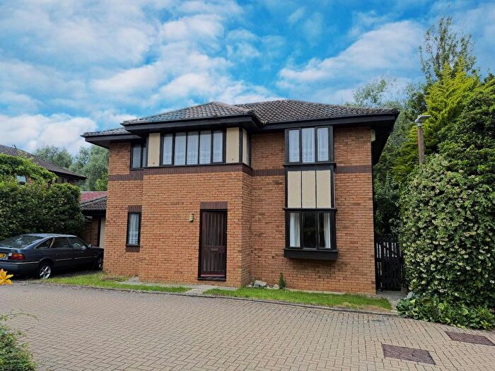3 Bedroom Detached House For Sale In Chawton Crescent, Great Holm, Milton Keynes, MK8