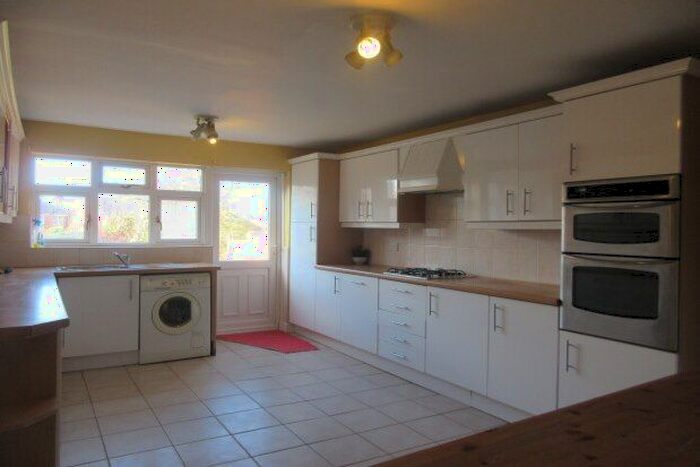 3 Bedroom Semi-Detached House To Rent In Bleakhouse Road, Oldbury, B68