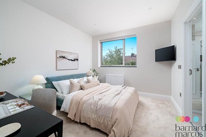 3 Bedroom Terraced House For Sale In Burlington Place, East Barnet Village, London, EN4