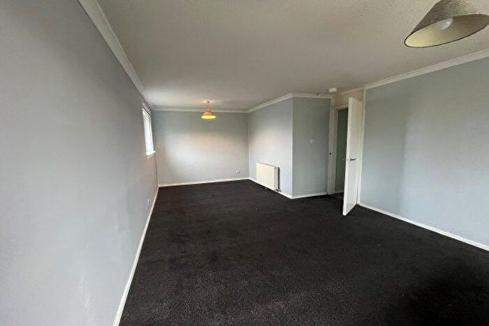 2 Bedroom Flat To Rent In Mallard Crescent, Glasgow, G75