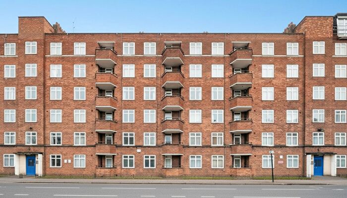 2 Bedroom Flat For Sale In Clapton Common, London, E5