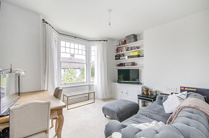1 Bedroom Flat To Rent In Lucien Road, London, SW17