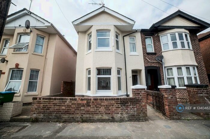 7 Bedroom Semi-Detached House To Rent In Coventry Road, Southampton, SO15
