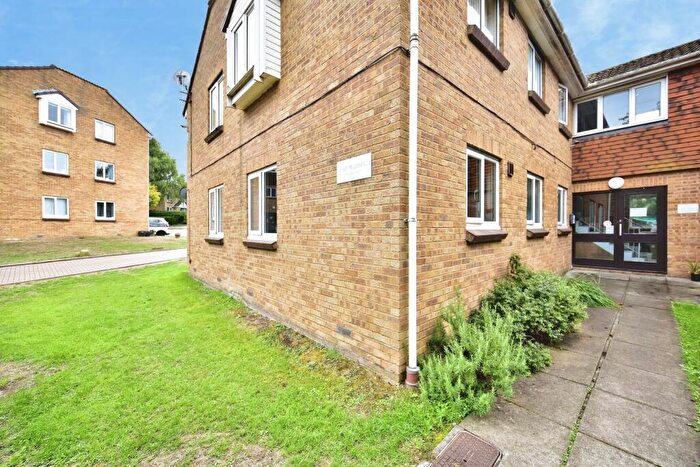 2 Bedroom Flat For Sale In Fallowfield, Sittingbourne, ME10