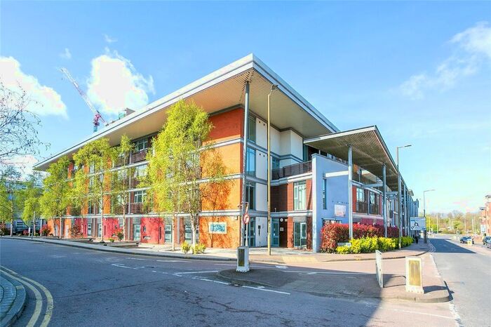 2 Bedroom Flat To Rent In Whippendell Road, Watford, Hertfordshire, WD18