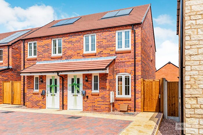 2 Bedroom Property To Rent In Blackcap Close, Rothwell, Kettering, NN14