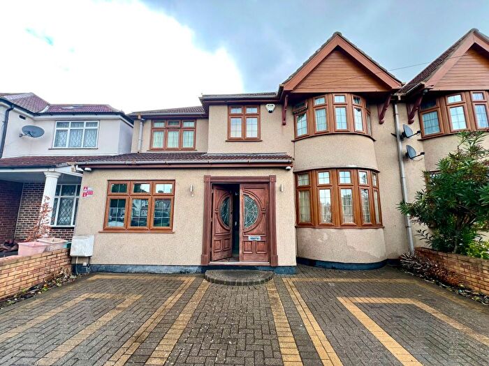 4 Bedroom Terraced House To Rent In The Vale, Hounslow, TW5