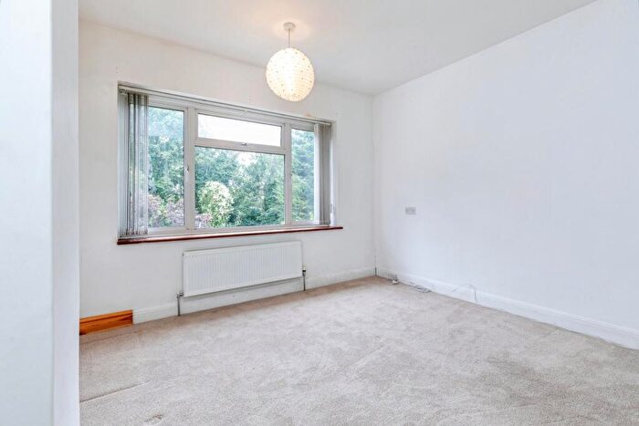 3 Bedroom Terraced House For Sale In Woodlands Road, Gillingham, Kent, ME7