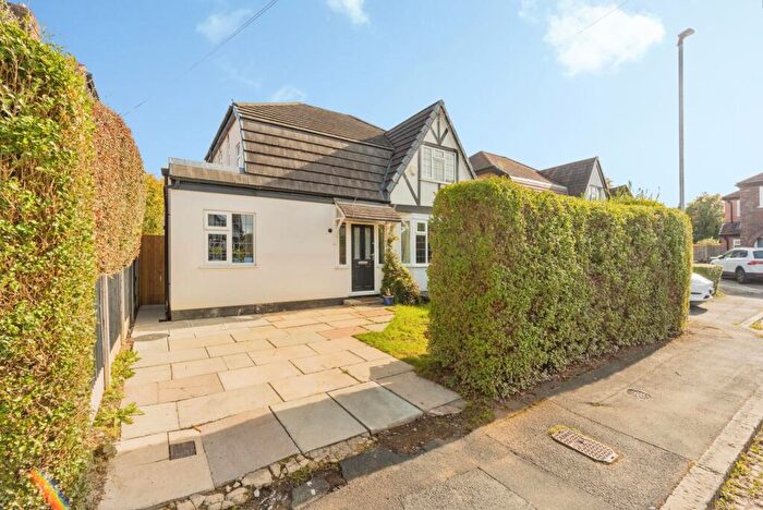 3 Bedroom Detached House For Sale In Kirkby Avenue, Sale, Greater Manchester, M33