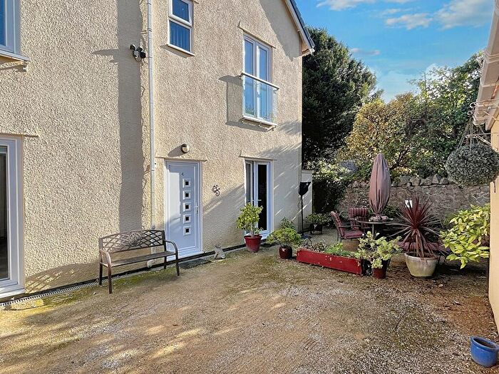 2 Bedroom Flat For Sale In Kew Road, Weston-super-mare, North Somerset., BS23
