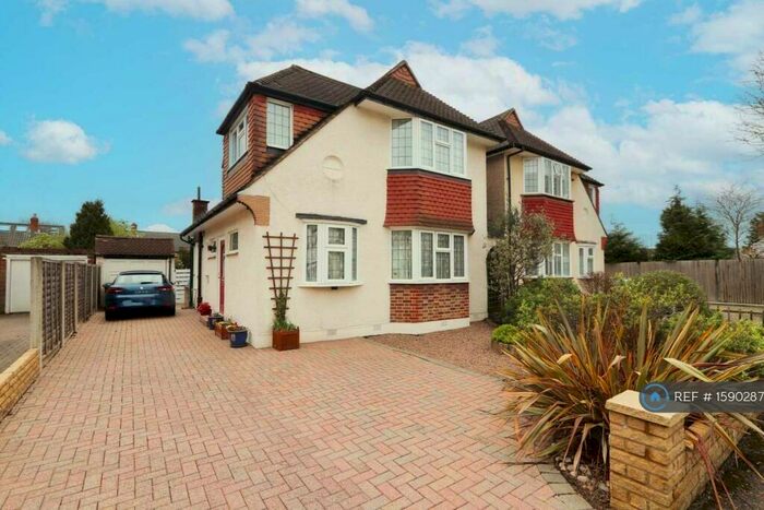 4 Bedroom Detached House To Rent In Cromwell Avenue, New Malden, KT3