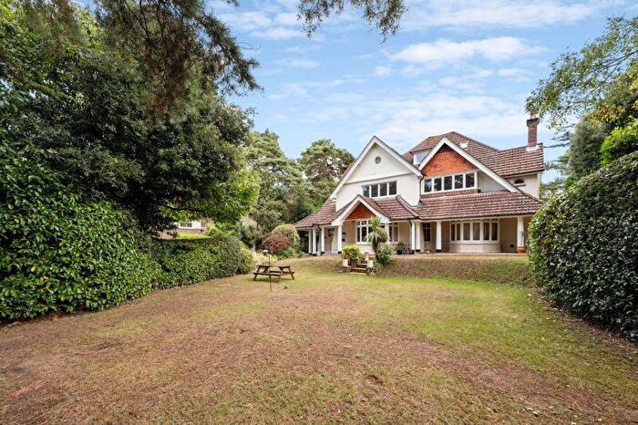 2 Bedroom Apartment For Sale In Forest Road, Poole, BH13