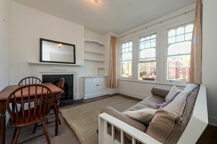 2 Bedroom Flat To Rent In Weir Road, Balham, London, SW12